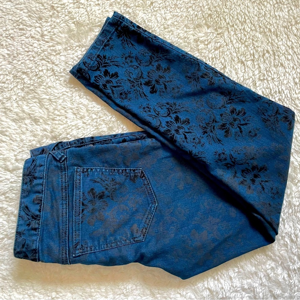 Free People Velvety Flower Black Print Blue Skinny Jeans Size 27